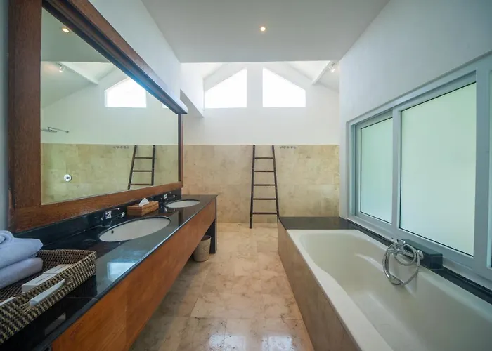 Suzuki Beachfront Villa Ketewel
